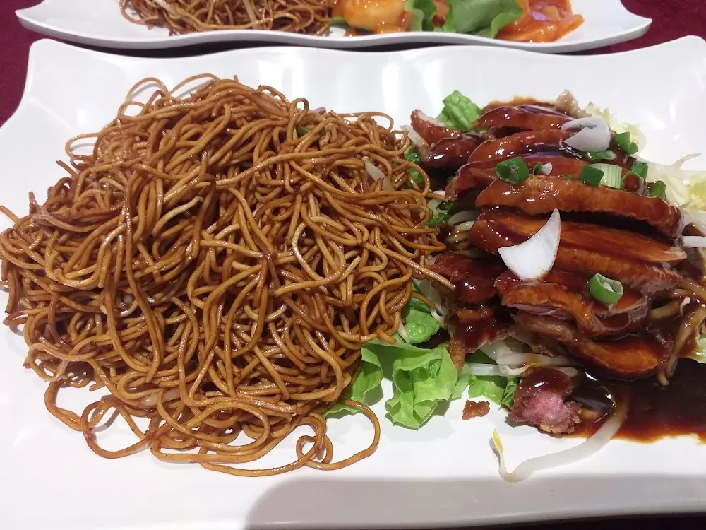 Nouille Sautée Et Canard Laqué